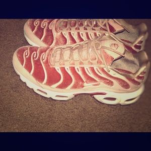 Women Size 7 Suede Nike